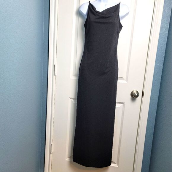 WINDSOR Gown  - Picture 1 of 11